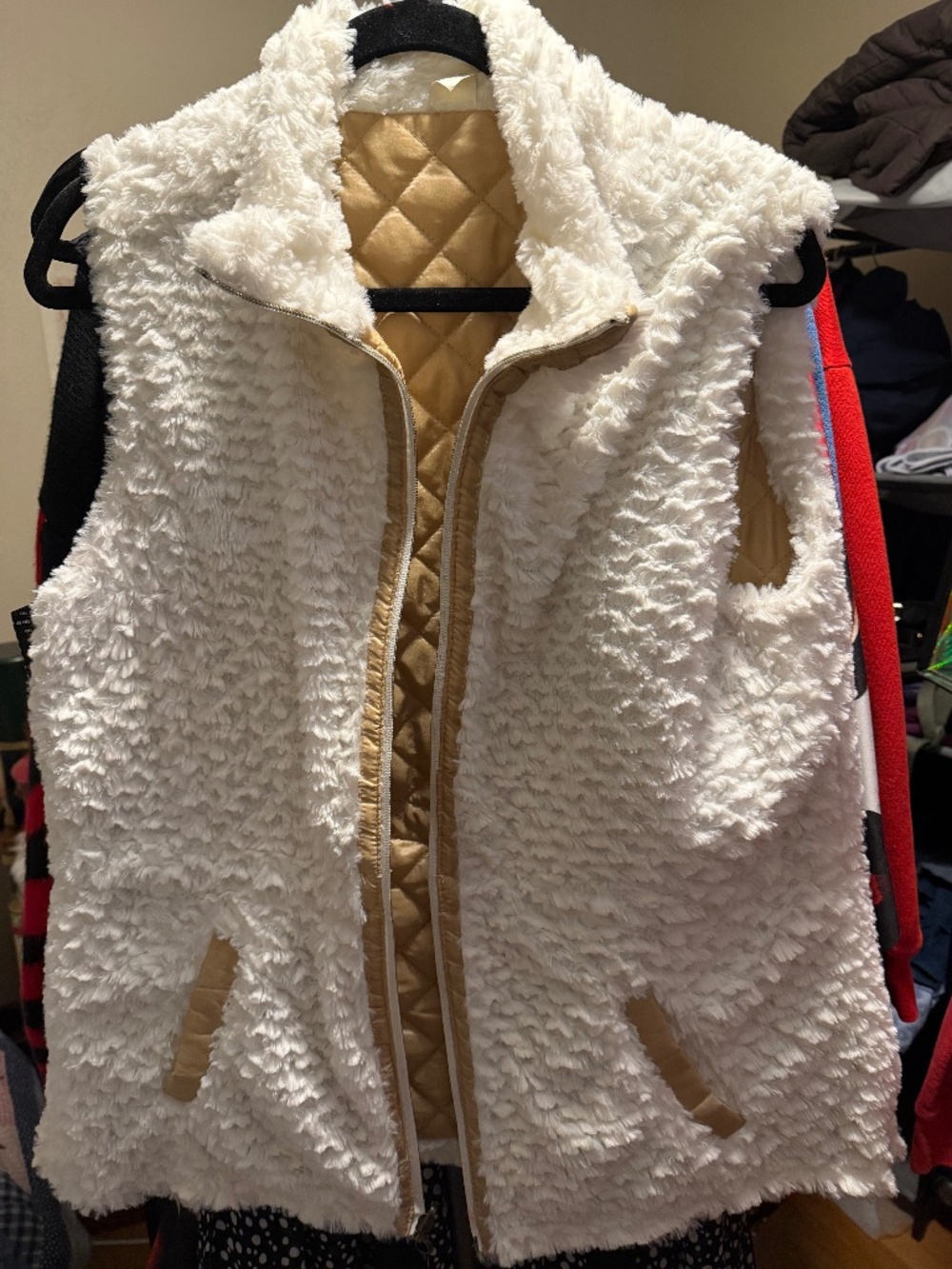 Reversible vest, sherpa or quilted, size large tan and white